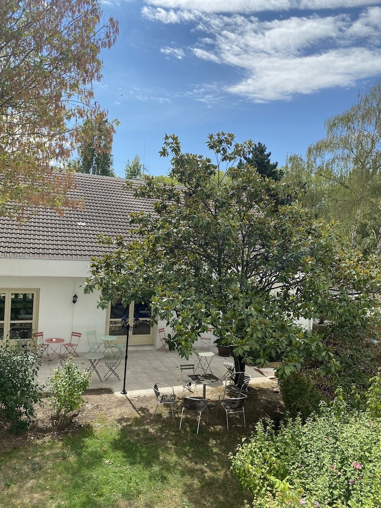 Greet Hotel Villeneuve La Garenne, Hôtel à Villeneuve-la-Garenne