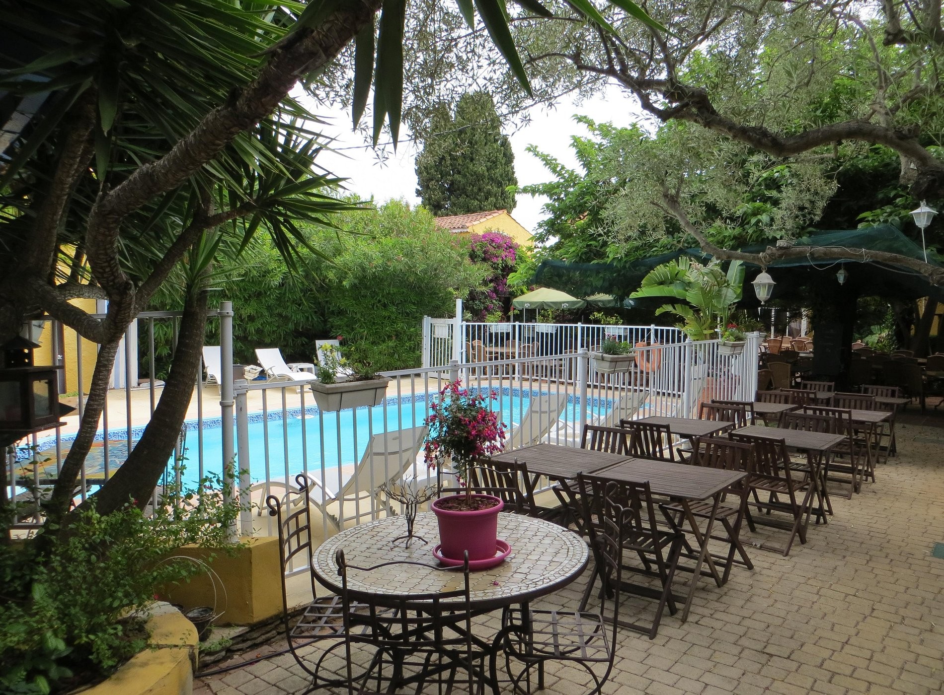 Hôtel Restaurant Le Mas De La Frigoulette, Hôtel à Sanary-sur-Mer