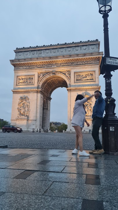 Aksouh Ziata Hadjila, Hôtel à Malakoff