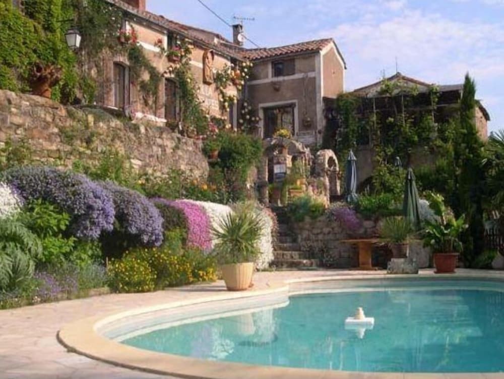 Villa Iassiates, Hôtel à Joncels
