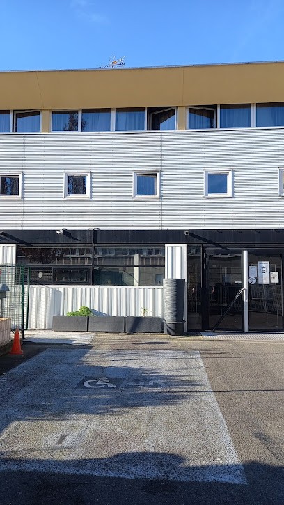 Confort Hotel, Hôtel à Romainville