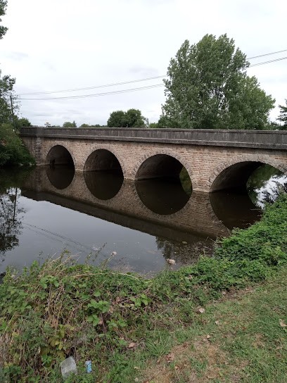 Hôtel Du Pont, Hôtel à Sougé-le-Ganelon