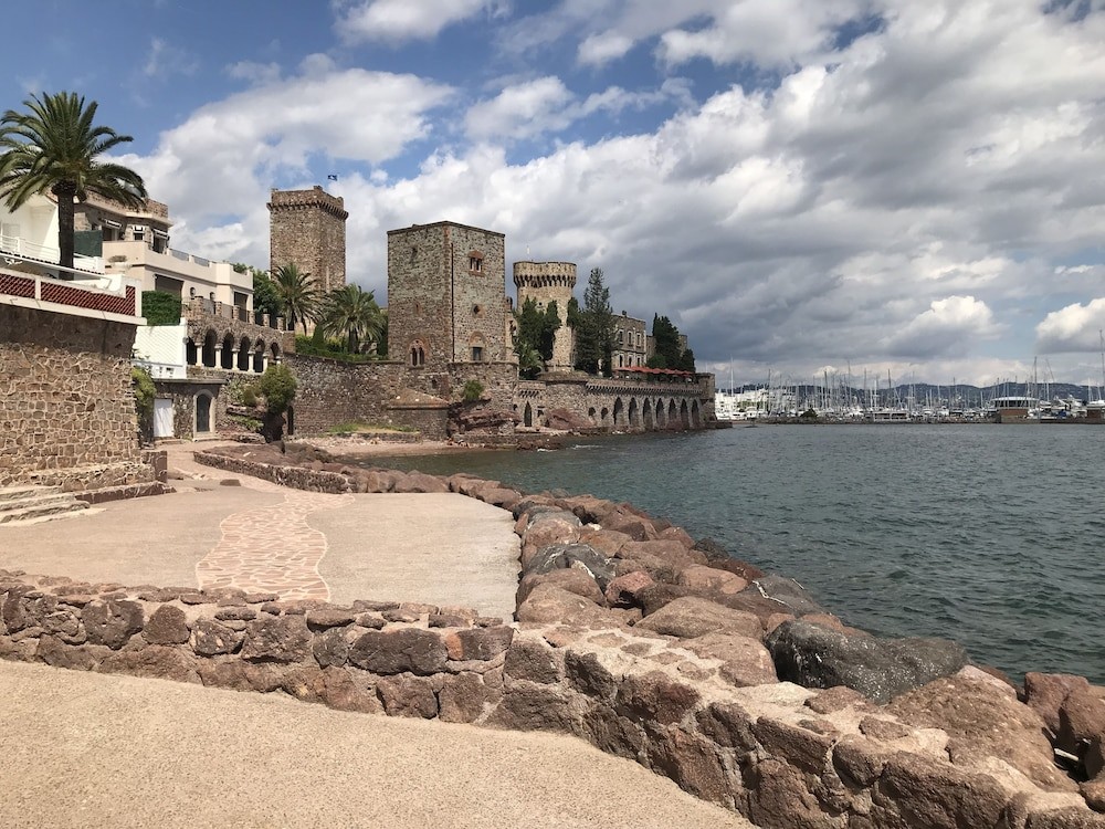 Hôtel La Calanque, Hôtel à Mandelieu-la-Napoule