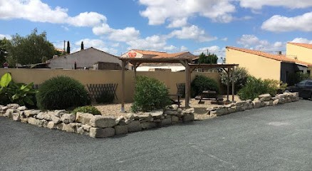 Hôtel Tout Y Faut Vergné, Hôtel à Vergné