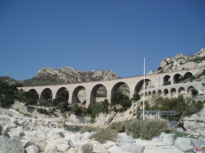 Gari Lombardo Elisabeth Andree, Hôtel au Rove