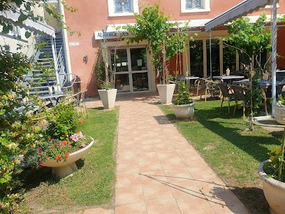 AUBERGE DES LACS BLEUS, Hôtel à Clérac