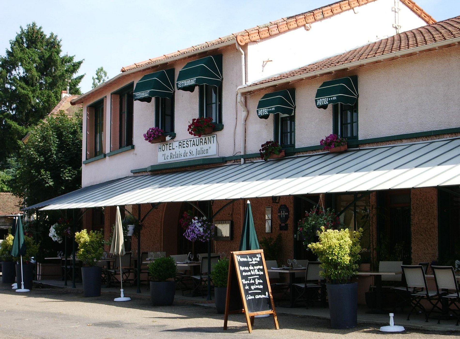 Logis Hôtel Le Relais De Saint Julien, Hôtel à Saint-Julien-de-Jonzy