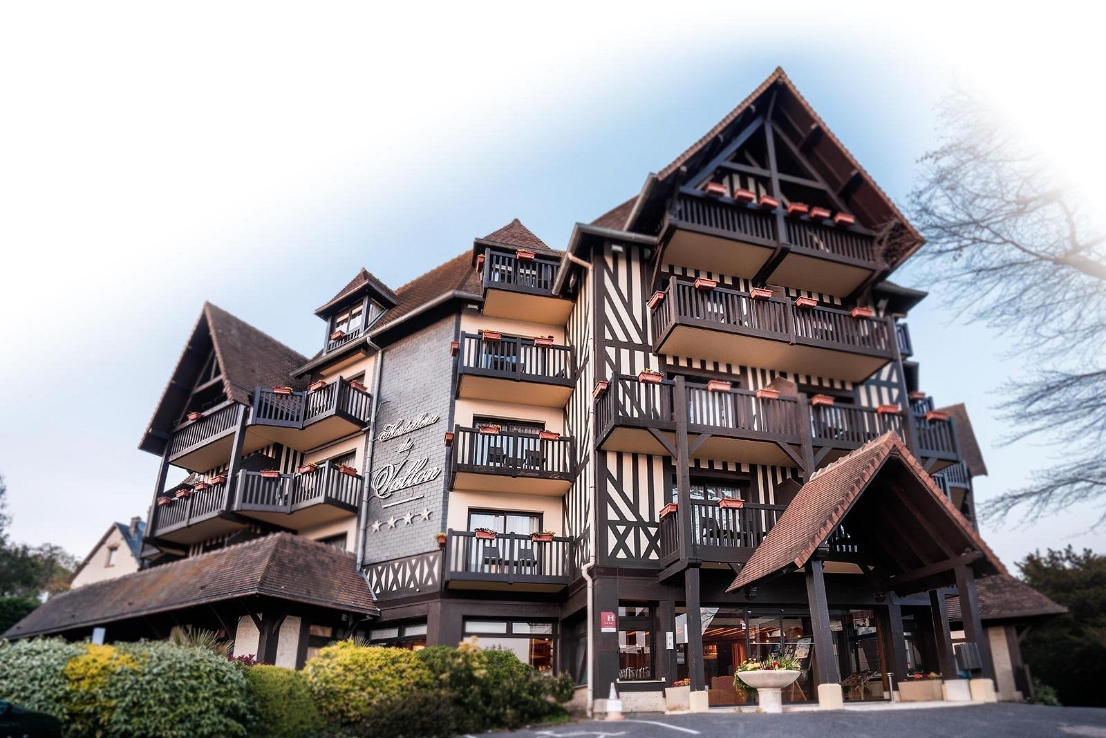 Best Western Hostellerie Du Vallon, Hôtel à Trouville-sur-Mer