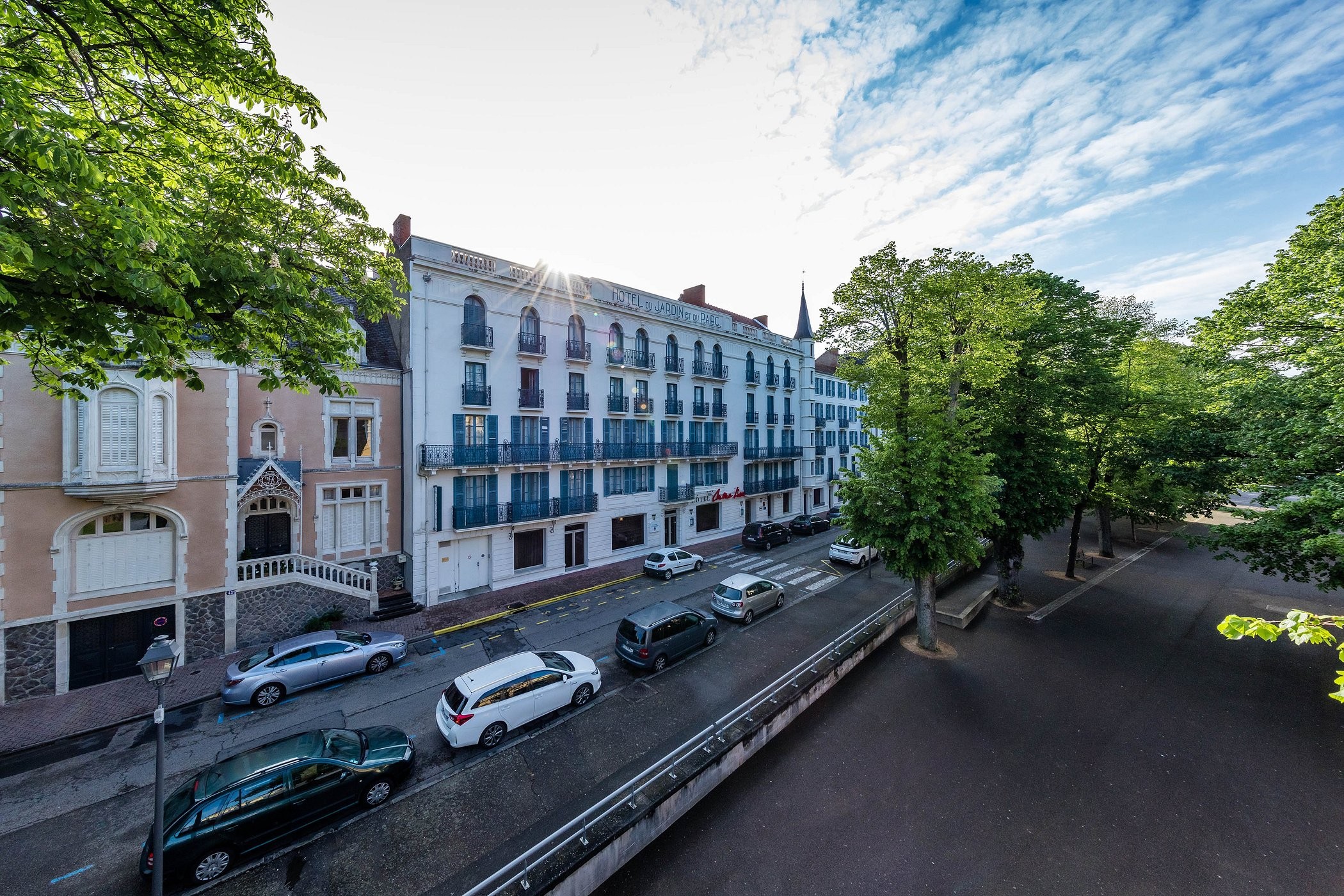 Noemys Néris Les Bains - hôtel restaurant, Hôtel à Néris-les-Bains