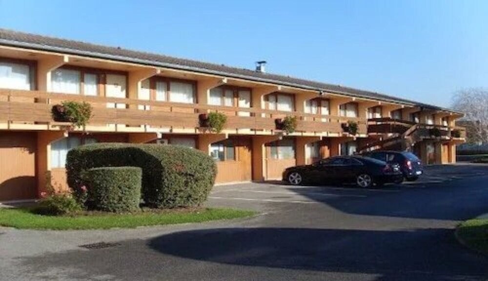 HOTEL-GRILL-RESTAURANT - 91830, Hôtel au Coudray-Montceaux