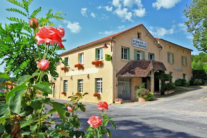 Logis Hôtel Le Lion D'Or, Hôtel à Manzac-sur-Vern