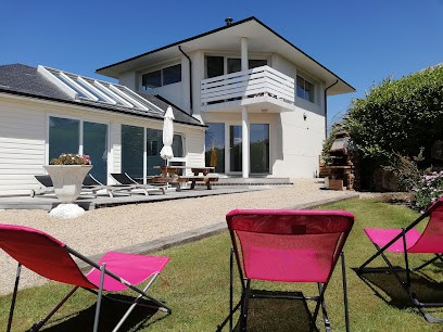 Villa Lara, Hôtel à Sibiril