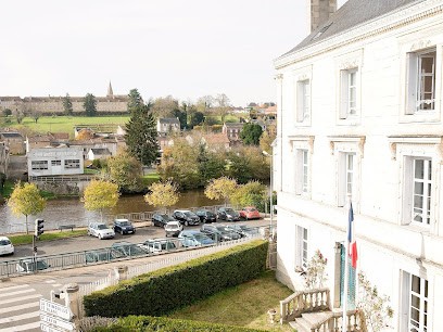Logis Hôtel De France Rest. Le Lucullus, Hôtel à Montmorillon