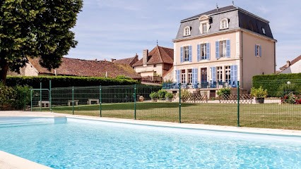 Logis Hôtel Rest. Du Cheval Blanc, Hôtel à Saint-Boil