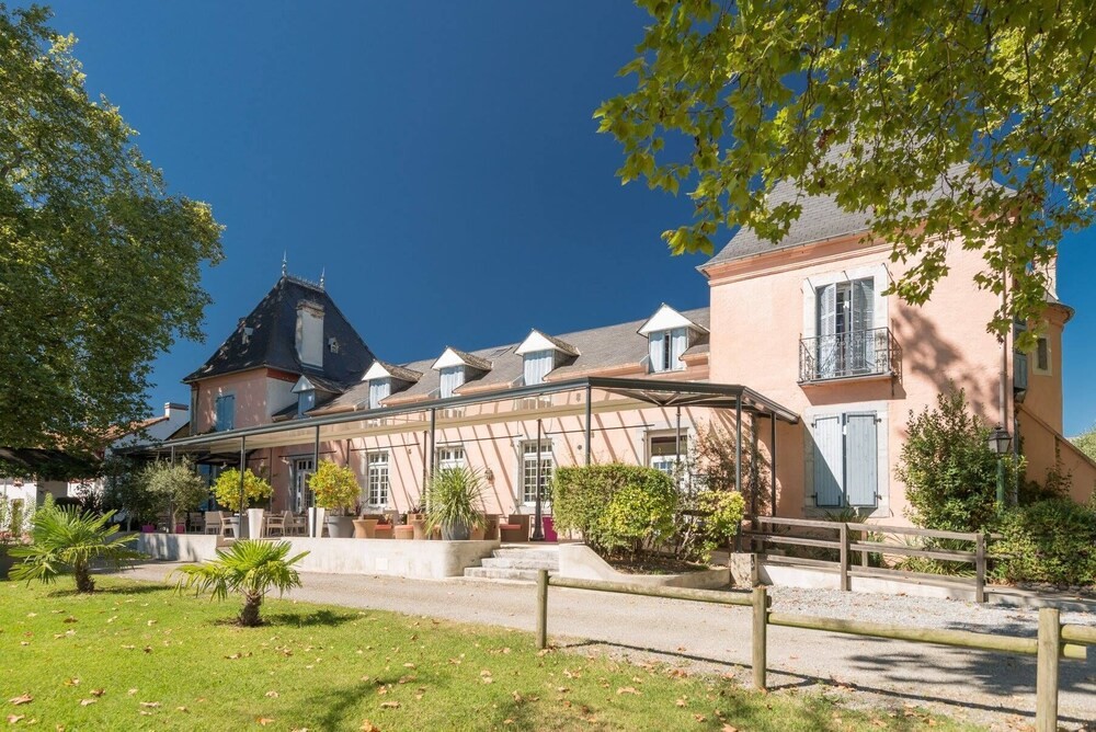 Hôtel O'Bouchon Saint-Ferréol, Hôtel à Chis