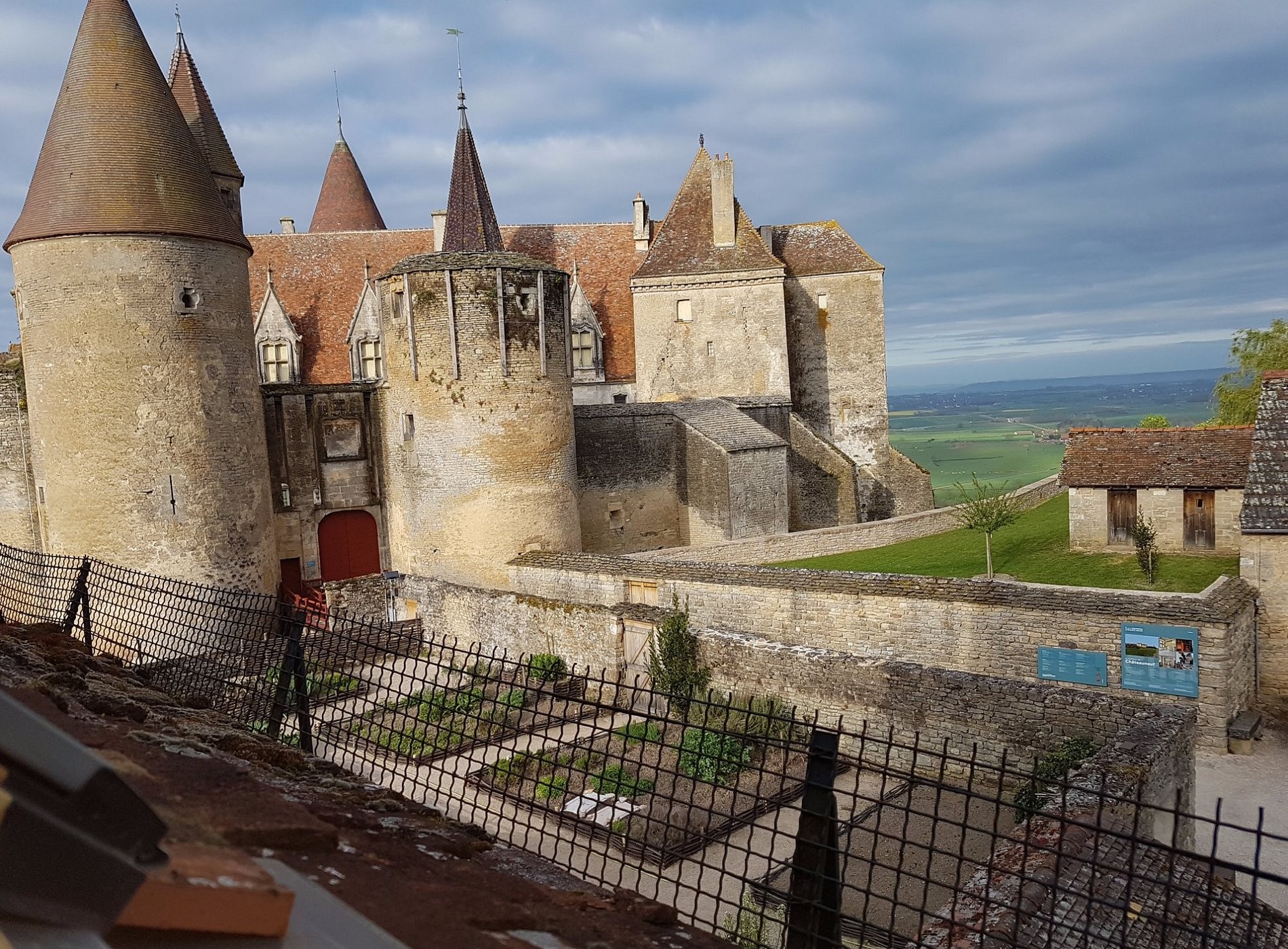 Logis Hostellerie du Château, Hôtel à Arconcey
