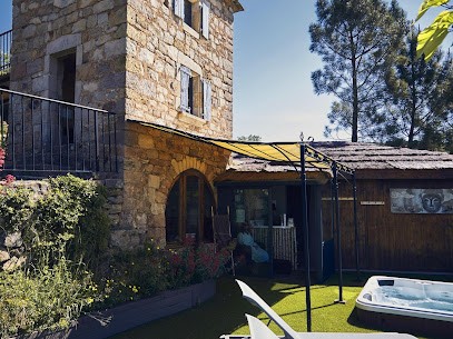 Domaine de Chalvêches, Hôtel à Faugères