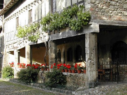 Hostellerie De Perouges, Hôtel à Pérouges