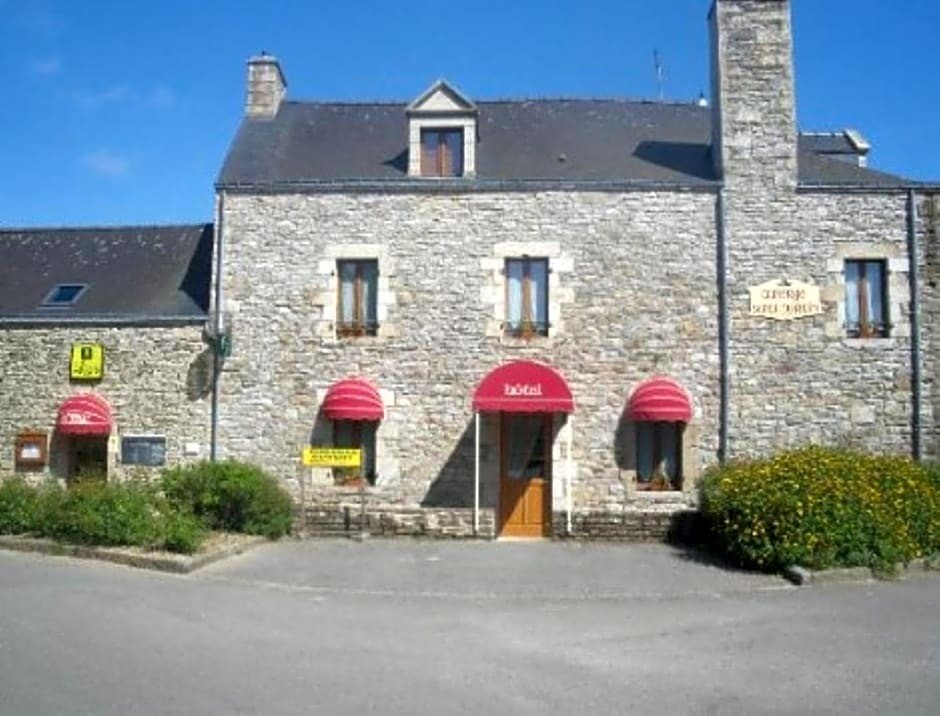 Logis Auberge Saint Hernin, Hôtel à Pluherlin
