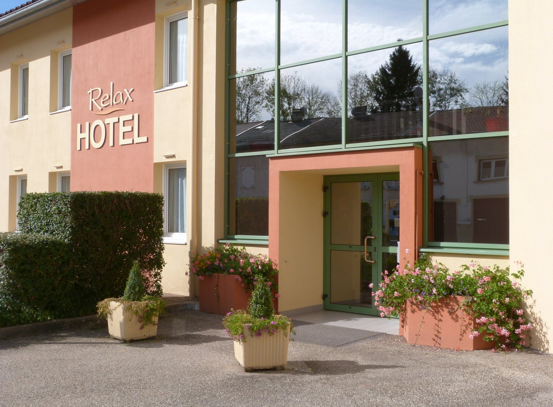 Relax Hotel, Hôtel à Maillat