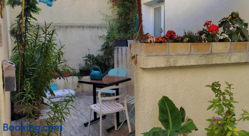 Les Coquelicots, Hôtel à Montrouge