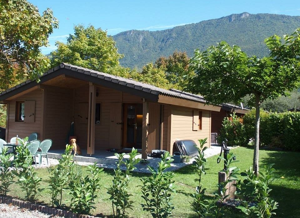 Annecy Lakeside Cabin, Hôtel à Chevaline