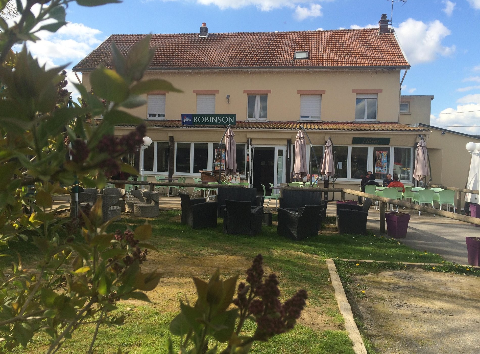 Hôtel Restaurant Le Robinson, Hôtel à Haybes