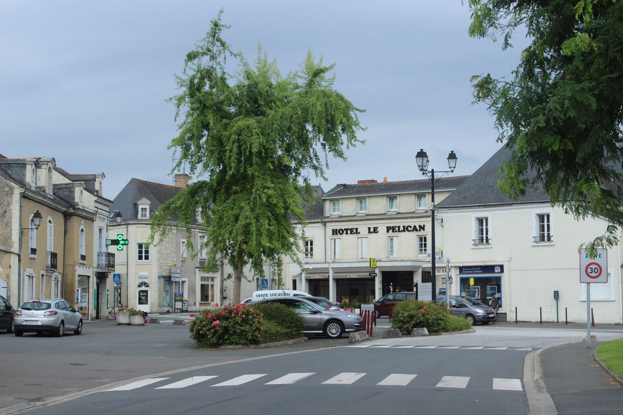 Logis Hôtel Restaurant Traiteur Le Pélican, Hôtel à Vernantes