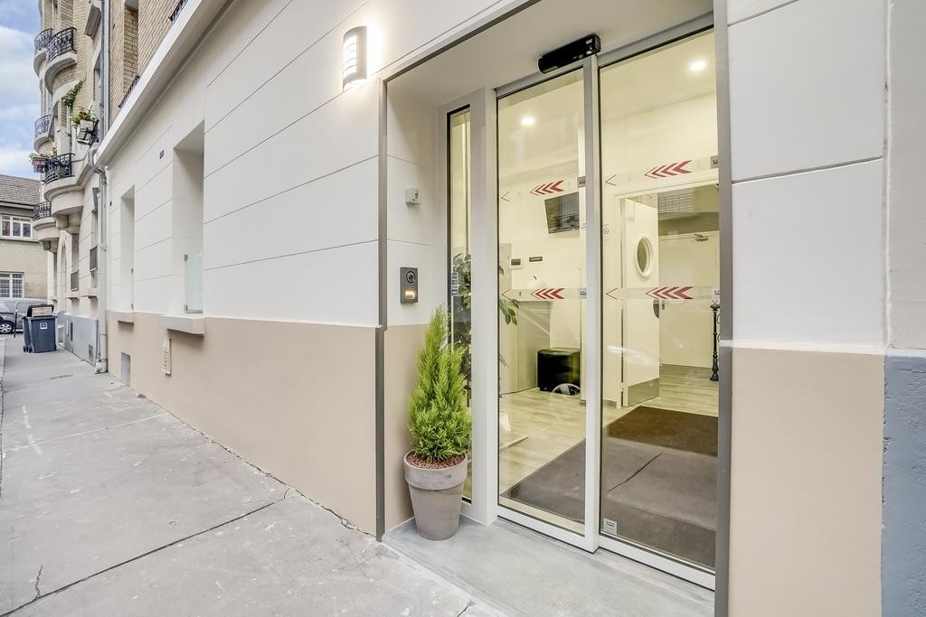 Paris Hôtel, Hôtel à Clichy