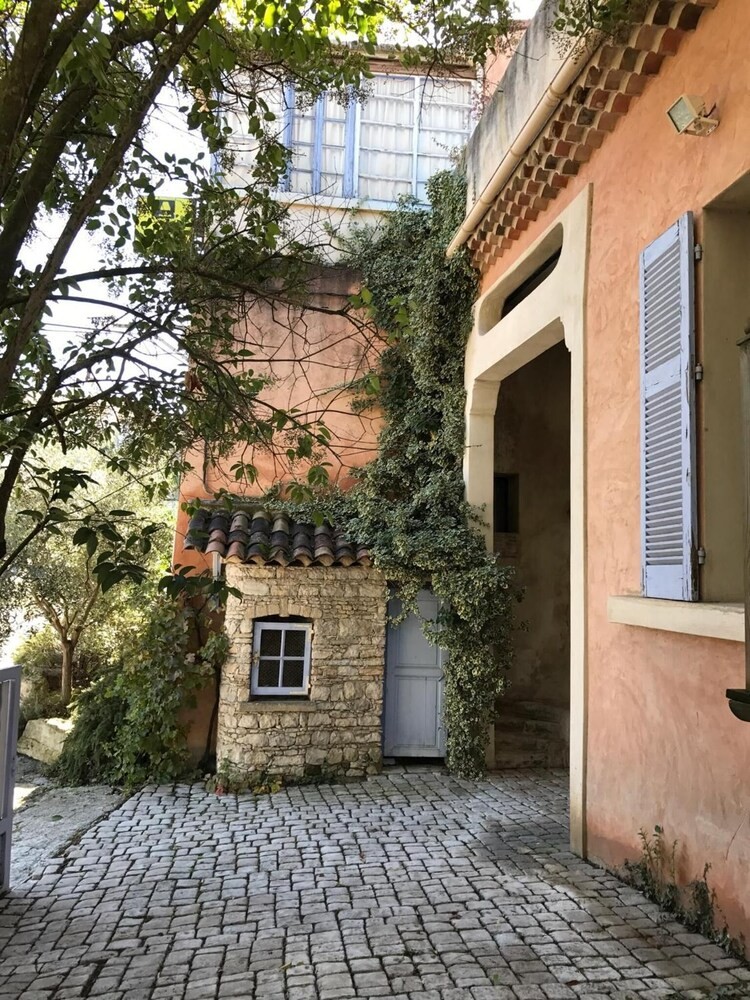 Logis Hôtel Le Mas Et La Flambée Du Luberon, Hôtel à Venelles