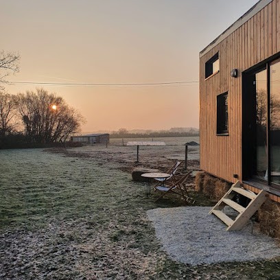 Graine De Tiny - Tiny House La Chèvrerie, Hôtel à Girolles
