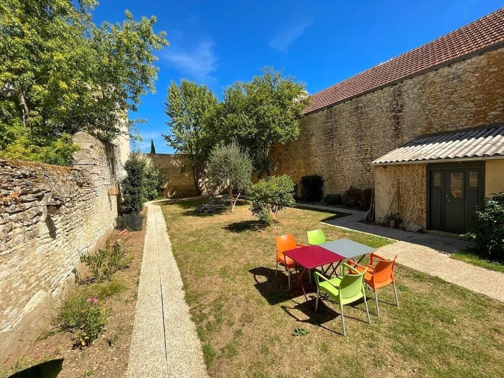 La Longère De Neuville, Hôtel à Neuville-de-Poitou