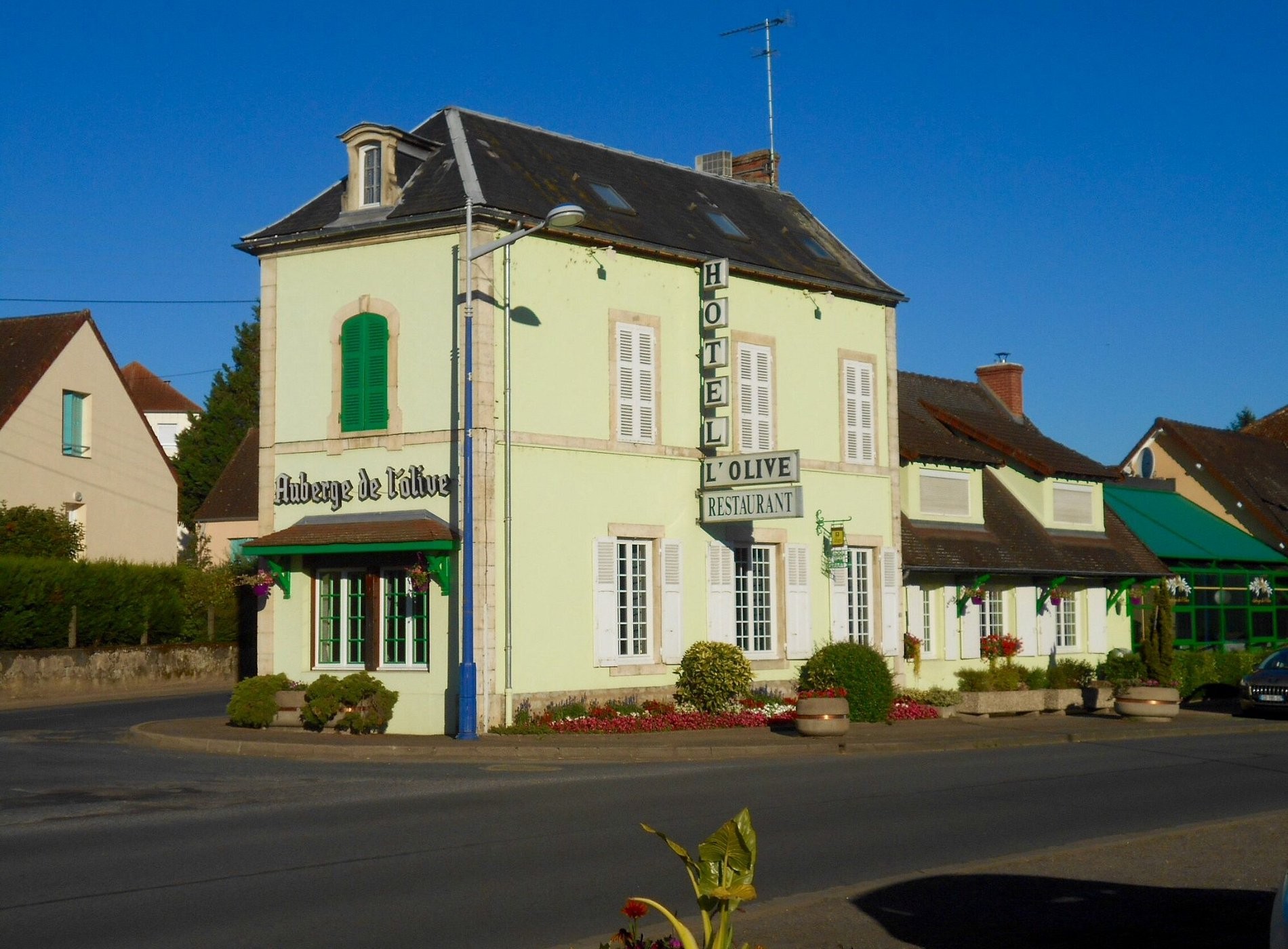 Auberge De L'olive & Les Bocaux D'Iris, Hôtel à Dompierre-sur-Besbre
