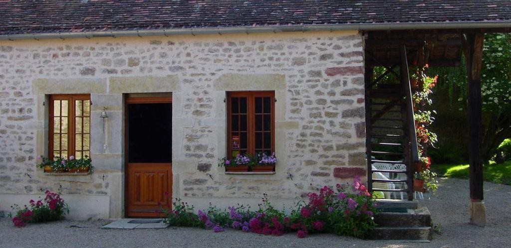 Chambre D'hotes Ferme De La Forlonge, Hôtel à Sauvigny-le-Beuréal