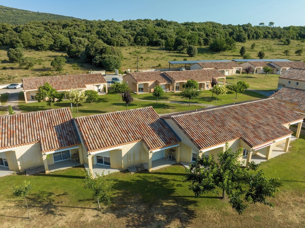 Park & Suites Village Gorges de l'Hérault-Cévennes, Résidence Hôtelière à Brissac
