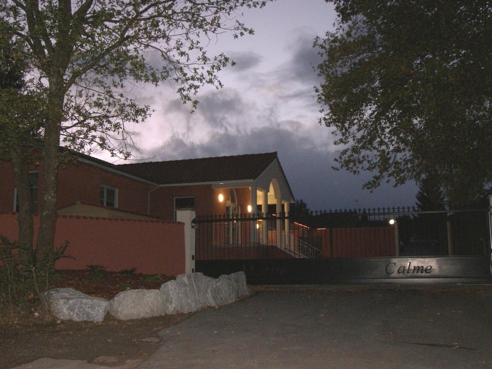 Hostellerie Du Matin Calme Hôtel à Montbrison, Hôtel à Montverdun