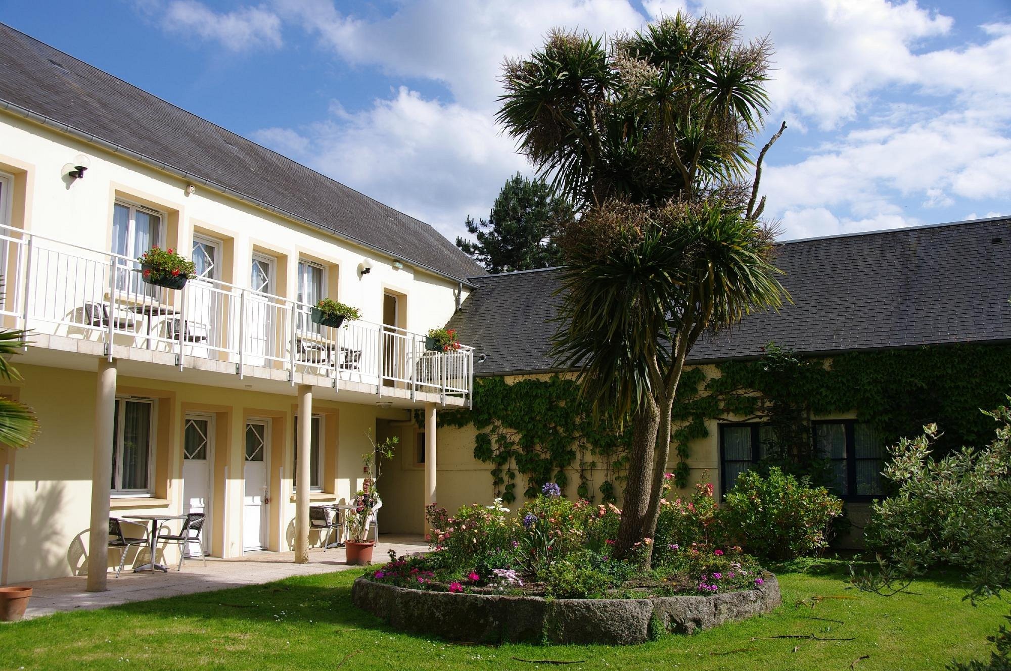 Logis Hôtel la Demeure du Perron, Hôtel à Quettehou