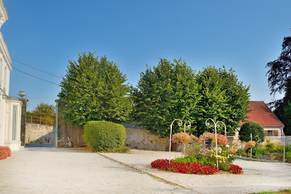 Logis Hôtel Château De La Marjolaine Hôtel à Essômes-sur-Marne