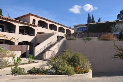 LE MAS DE VALRUGUES (By Holifrance), Résidence Hôtelière à Saint-Rémy-de-Provence