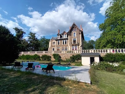 Manoir Des Rêves Sauvages (Hôtel - Réceptions - Séminaires), Hôtel à Parentignat