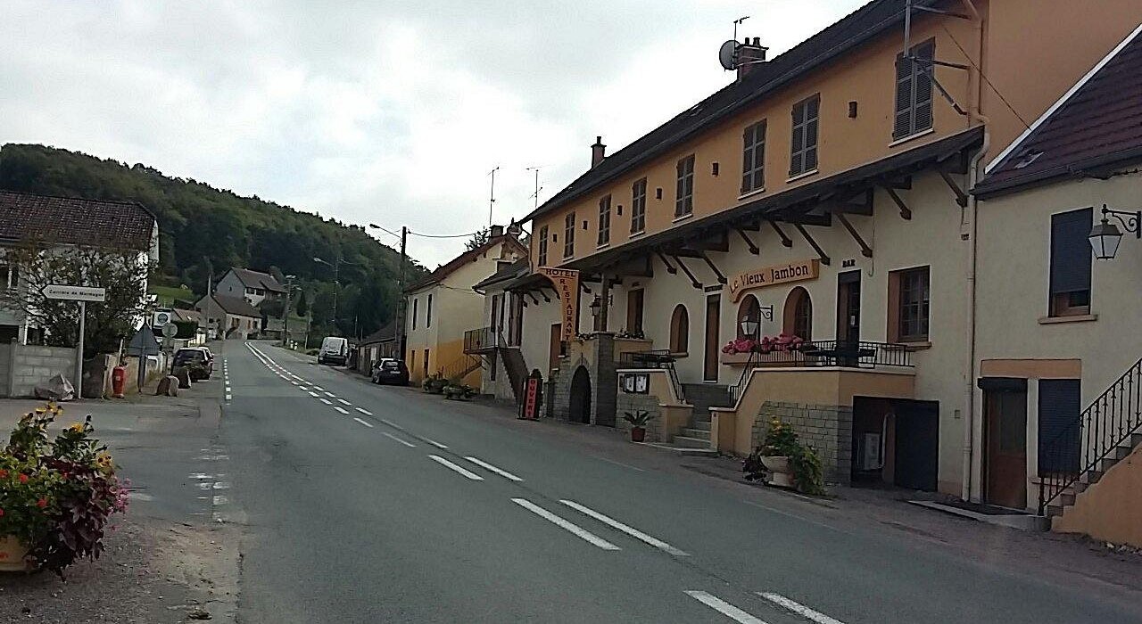 Hotel Restaurant Marmagne, Hôtel à Marmagne