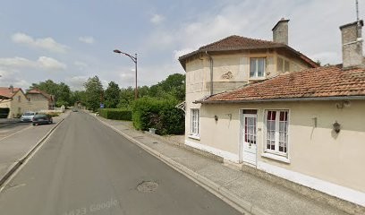 Une halte à la gare gîte insolite, Hôtel à Coucy-le-Château-Auffrique