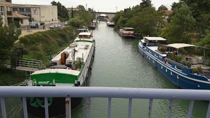 Péniche bnb Beaucaire, Hôtel à Beaucaire