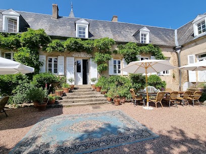 Préau, Hôtel à Châtin