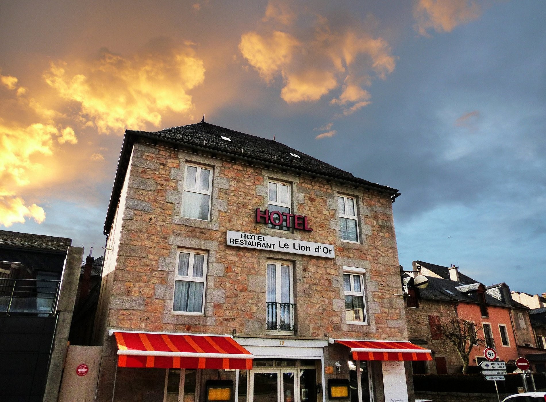 Le Lion D'or, Hôtel à Saint-Chély-d'Apcher