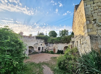 Troglodyte Lodge In Saint-Pierre-en-Vaux, Hôtel à Gennes-Val-de-Loire
