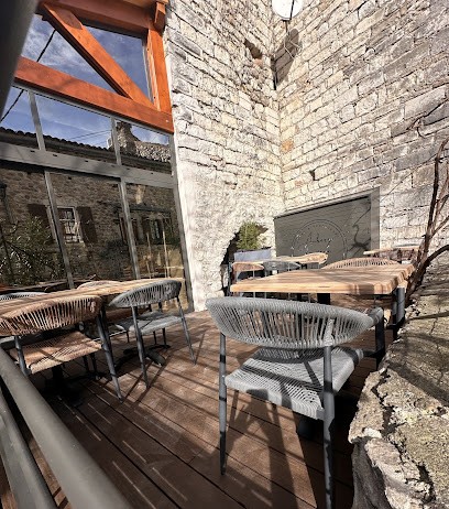 Logis Auberge Du Vieux Lanas, Hôtel à Lanas