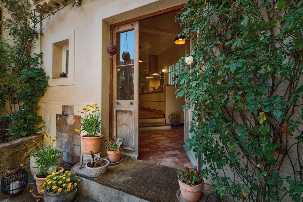 Maison Lou Roucas, Hôtel à Cabrières-d'Aigues