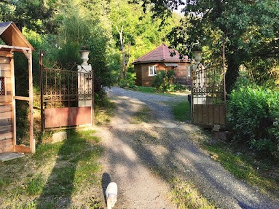 Bien-Hêtre Ecolodges Soins Et Nature, Hôtel à Fichous-Riumayou