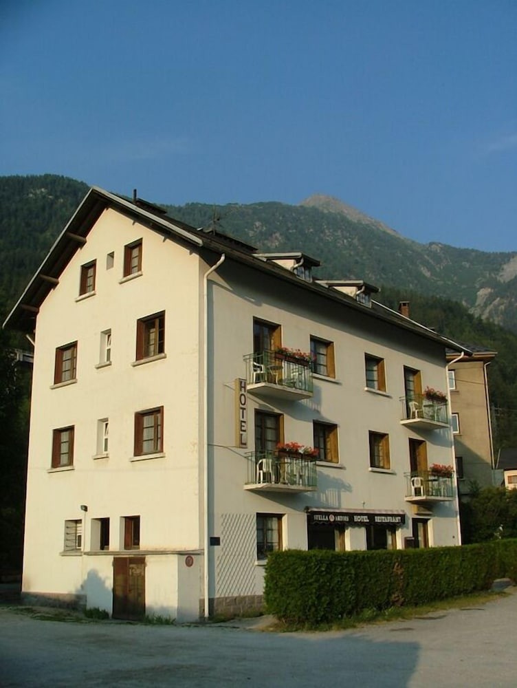 Hotel Bellevue, Hôtel à Fourneaux